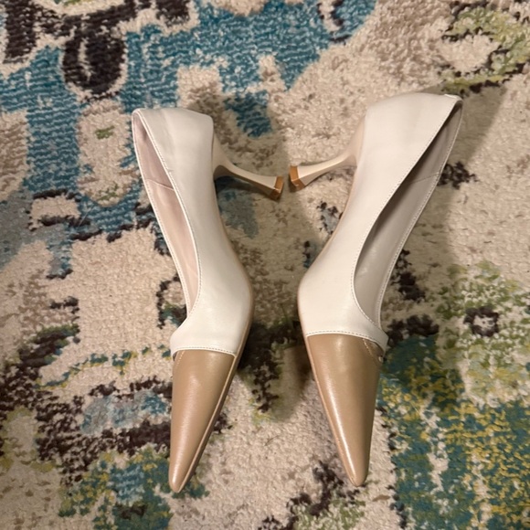 Xin Jing Two-Tone Pointed Toe Heels – Labeled Size 40 (Best Fit 7.5–8) - Picture 5 of 8